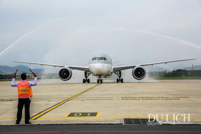 Chuyến bay QR994 vận chuyển 192 hành khách đáp xuống sân bay quốc tế Đà Nẵng. Ảnh: Qatar Airways
